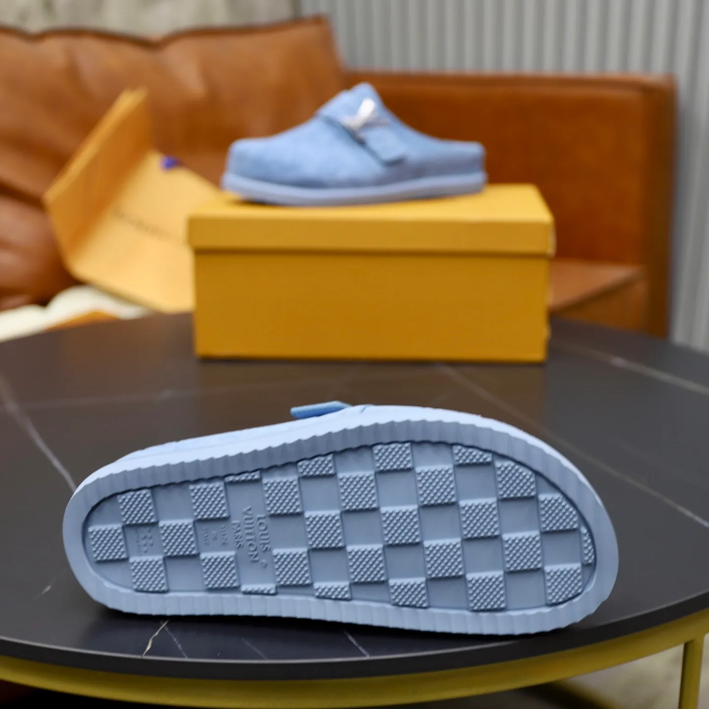 Ex-factory price: 520💰🙅‍♂️🙅‍♂️🙅‍♂️Birkenstock Brand: LV Louis Vuitton Standard code: 38-45 (cowhide lining) Grade: Same as the official website Material: Original leather design Original rubber wear-resistant molded outsole Style category: Men's fashion sandals Distinguished luxury brand elements Top luxury Color: Actual picture color